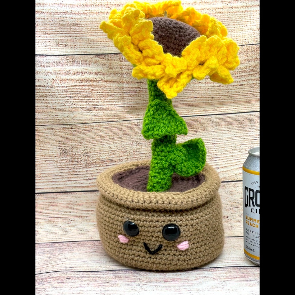 Handmade crochet sunflower 🌻 in pot